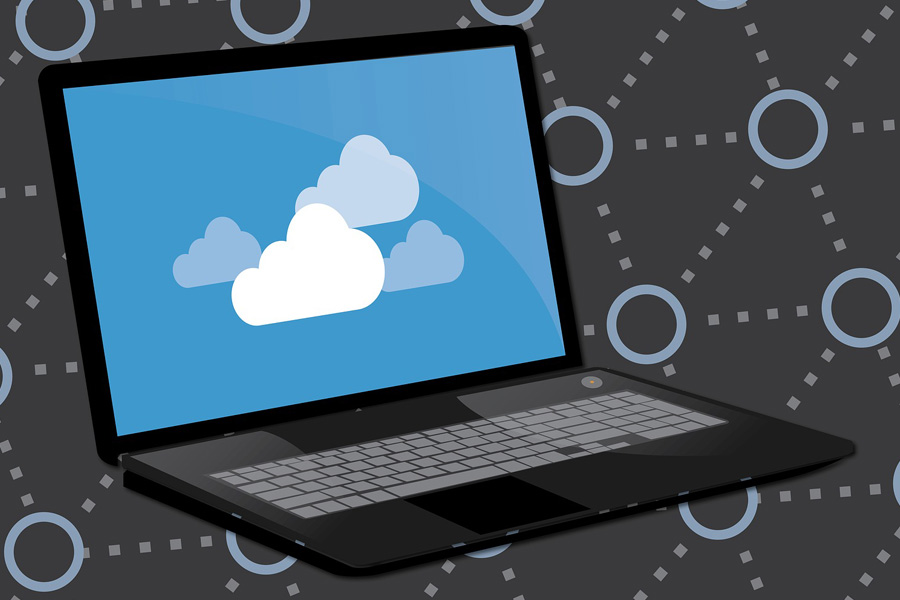 laptop with cloud images to illustrate cloud migration strategy